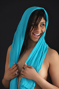 indian girls posing naked on camera