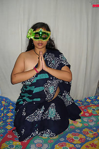 big juicy bare boobs and hearty ass of south indian velamma bhabhi